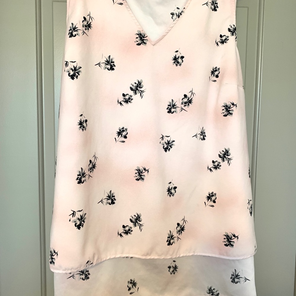 Soft pink floral print sleeveless top!
